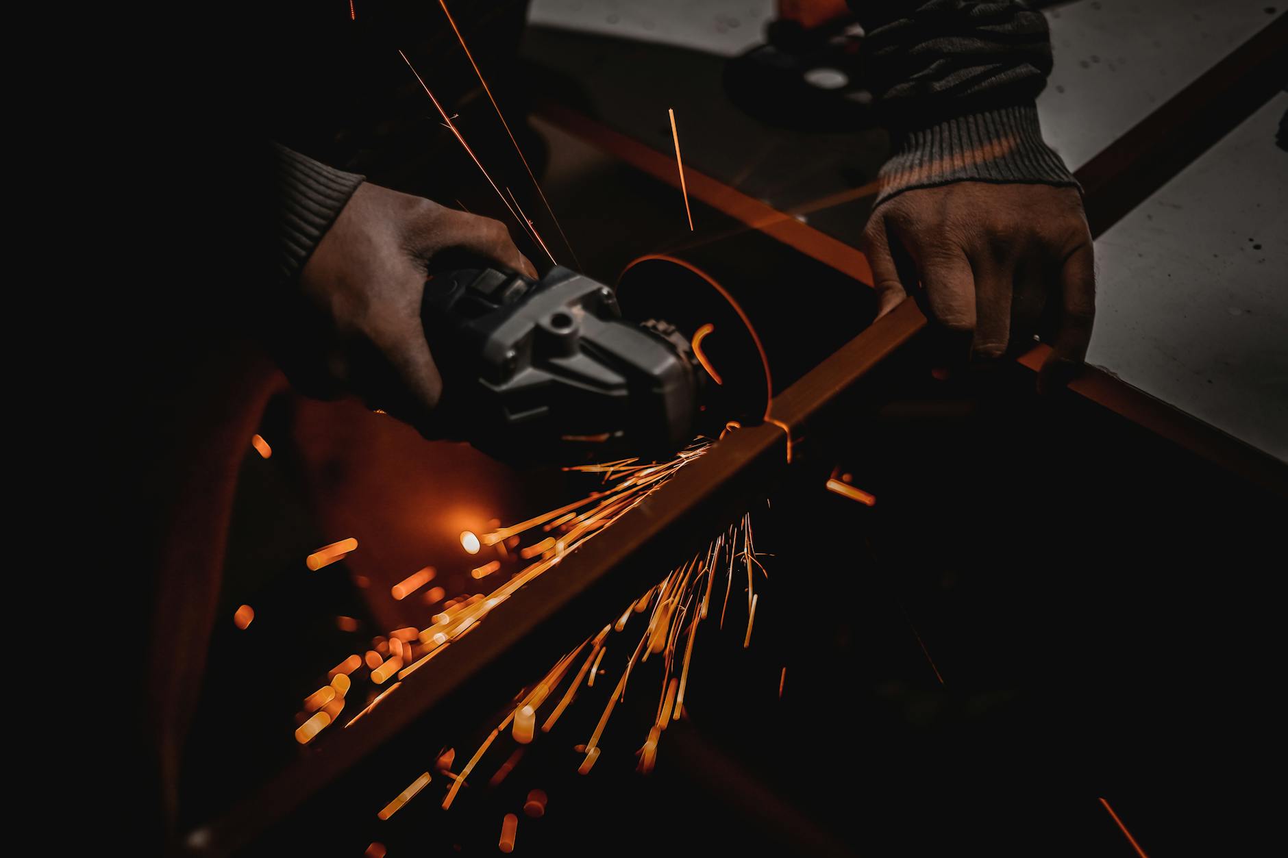DIY Tetőfelújítás: A házilag is kivitelezhető biztonsági kiegészítők, amikkel megelőzheted a hócsúszás okozott baleseteket és a tetőfólia sérülését